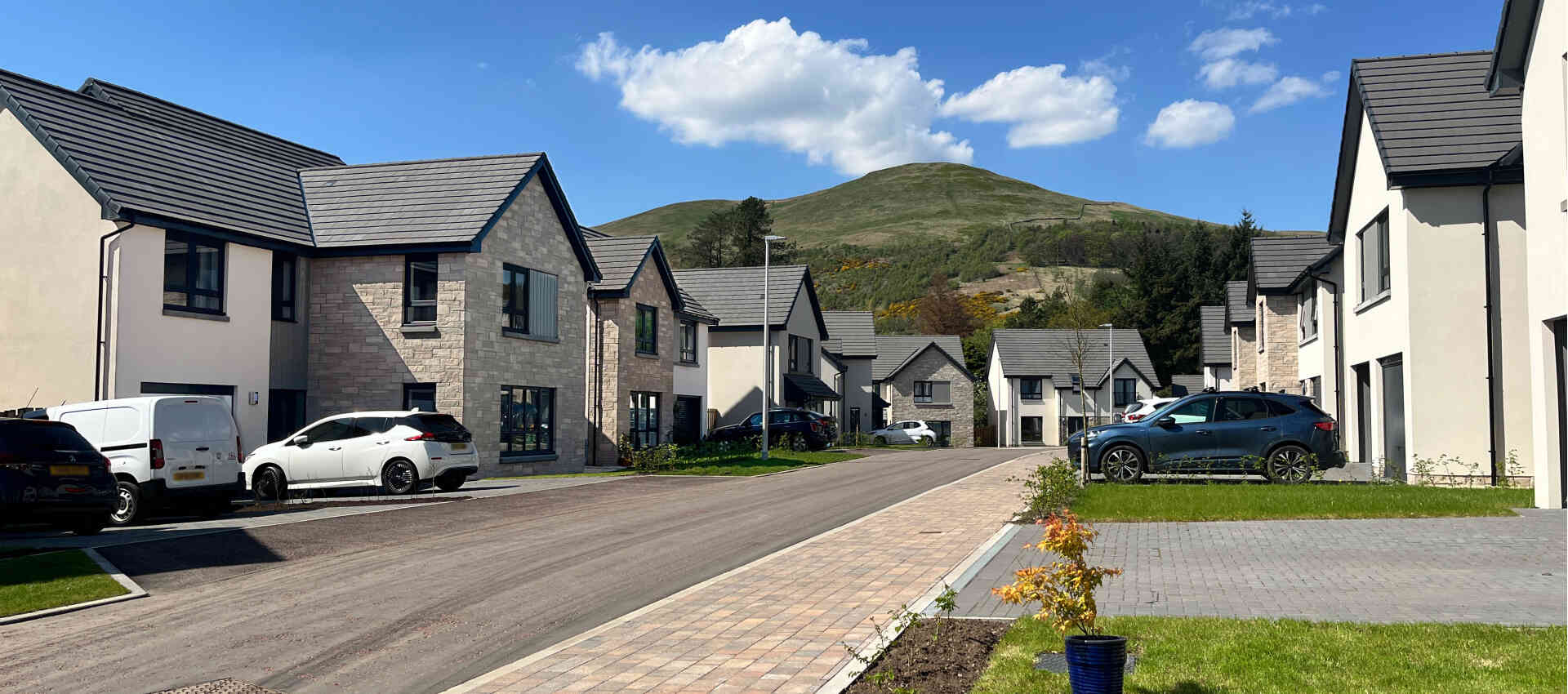 Pool of Muckhart - street scene May 2025